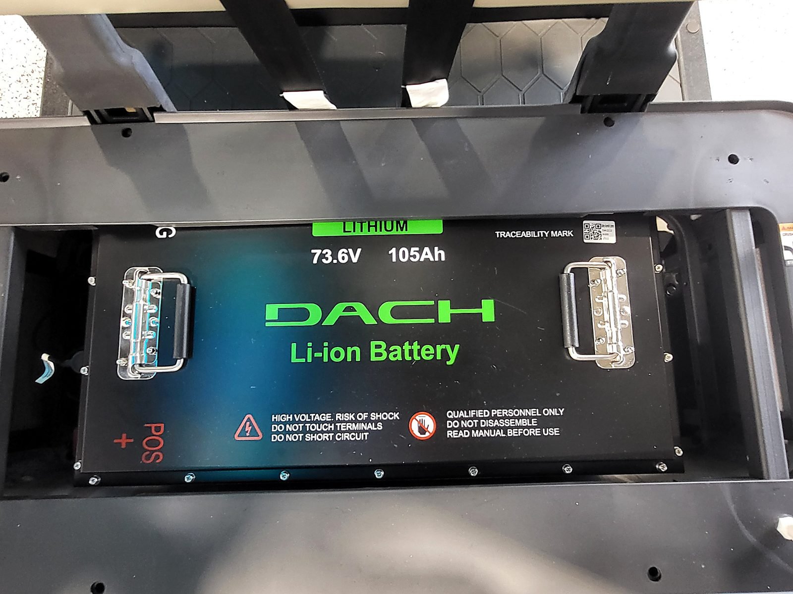 DACH APOLLO LITHIUM GOLF CART GEN. 2 (4) FACING FORWARD